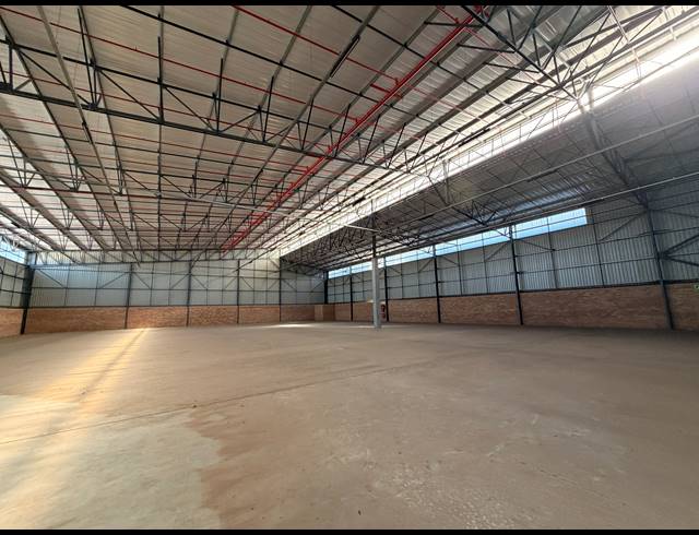 1,765M² WAREHOUSE TO LET IN AIRPORT PARK